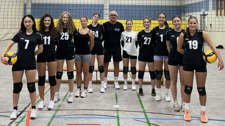 v.li.: Fiona Döringer, Helena De Micheli, Sophia Göttig, Tabea Huckriede, Hannah Sterkel, Andy Strelow (Coach), Marietta Strelow, Alessandra De Micheli, Anastasija Sejic, Hannah Zander, Friederike Strelow  | Es fehlen: Antonia Jokiel, Alina Helfenbein, Ronja Müller