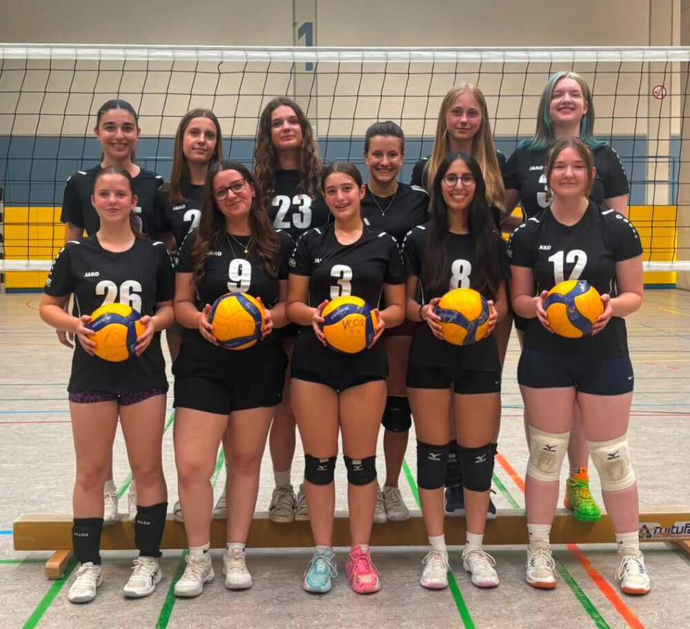 v.l..hinten: Elif Ay, Feli von Goßler, Viktoria Krolo, Ronja Müller, Liv Kohoutek, Jana Schaumburg | 
v.l.vorne: Mia Gessler, Anela Osmani, Melina Brodde, Esra Kangalli, Kathrin Loschinskij |  
Es fehlen: Frieda von der Brüggen, Ricarda Krenz